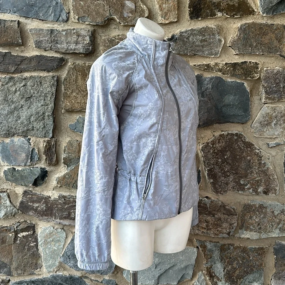 Lululemon Athletica Full Zip Run: Travel to Track Jacket in Fossil Size 6